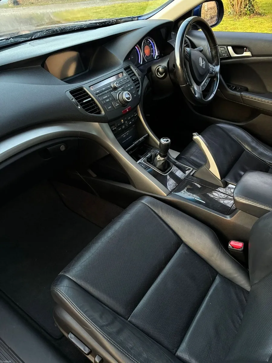 Honda Accord 2011 - Image 4