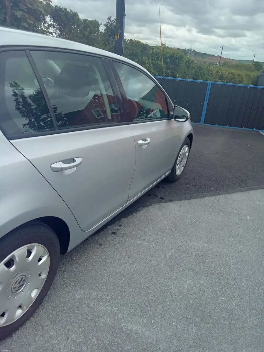 Volkswagen Golf. Year 2010 - Image 2