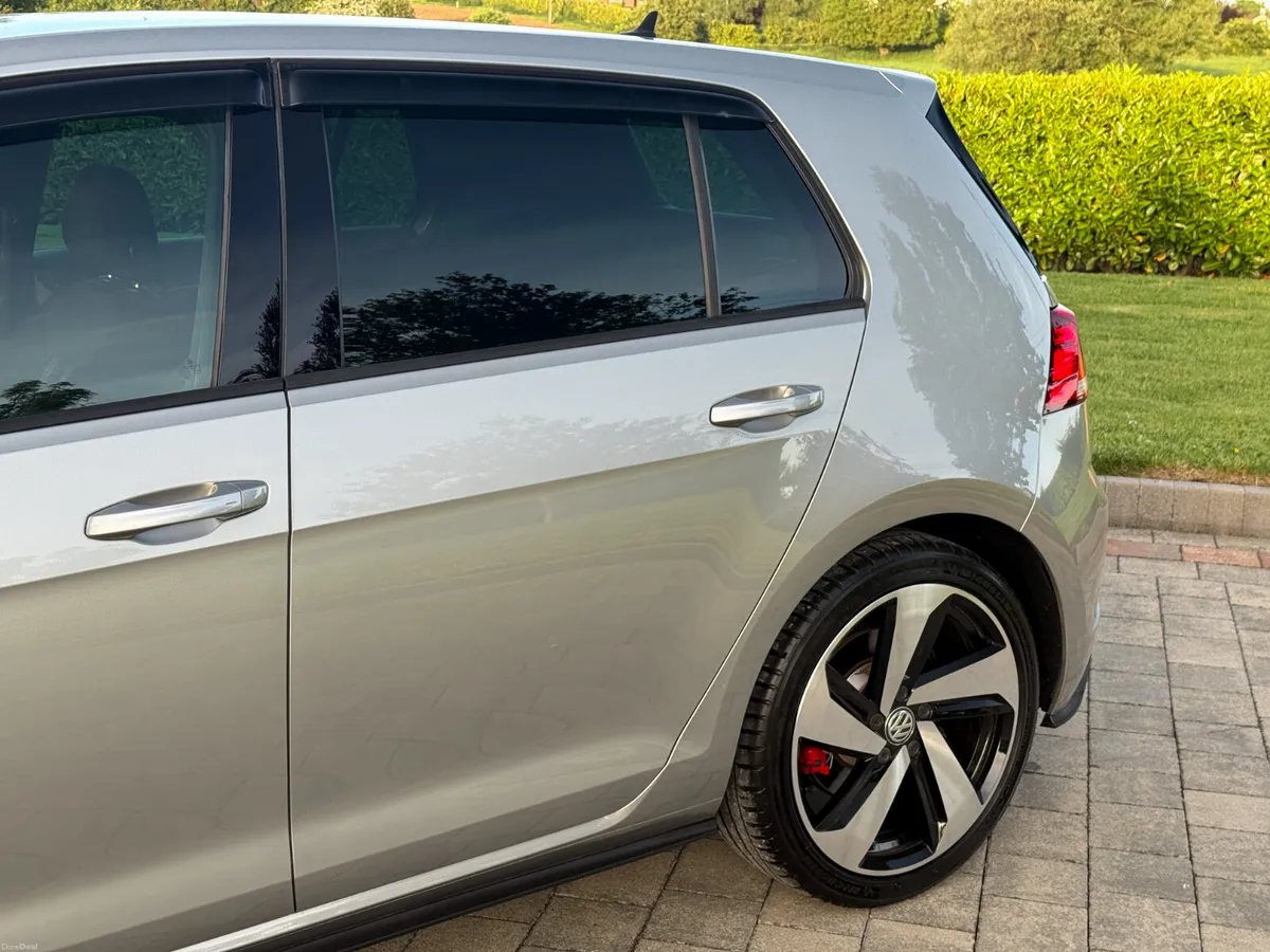 2017 Volkswagen Golf GTI - Image 5