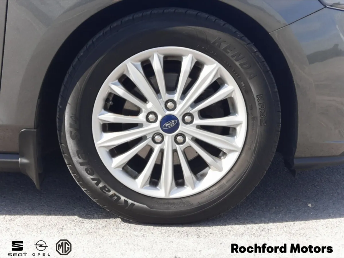 Ford Focus TITANIUM EDITION 5DR 1.5 T TD 120 4 - Image 6