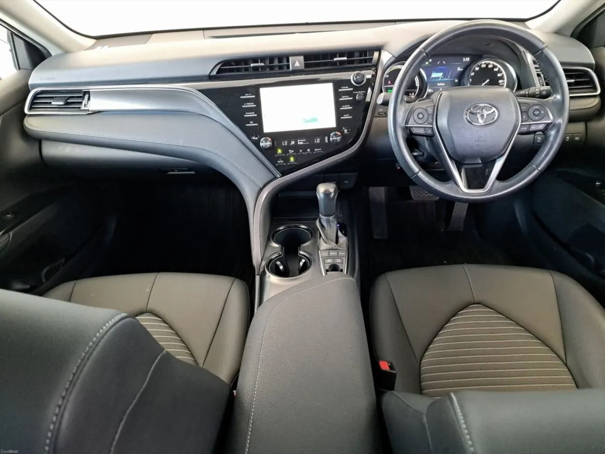 Toyota Camry HYBRID AUTO - Image 3