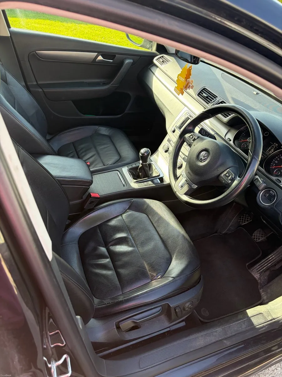Volkswagen Passat - Image 4