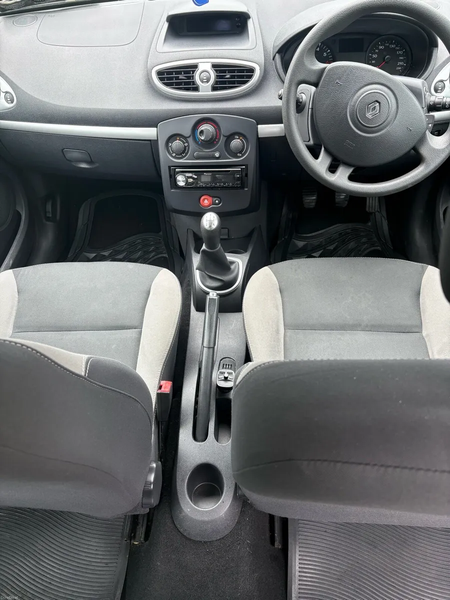 Renault Clio - Image 2
