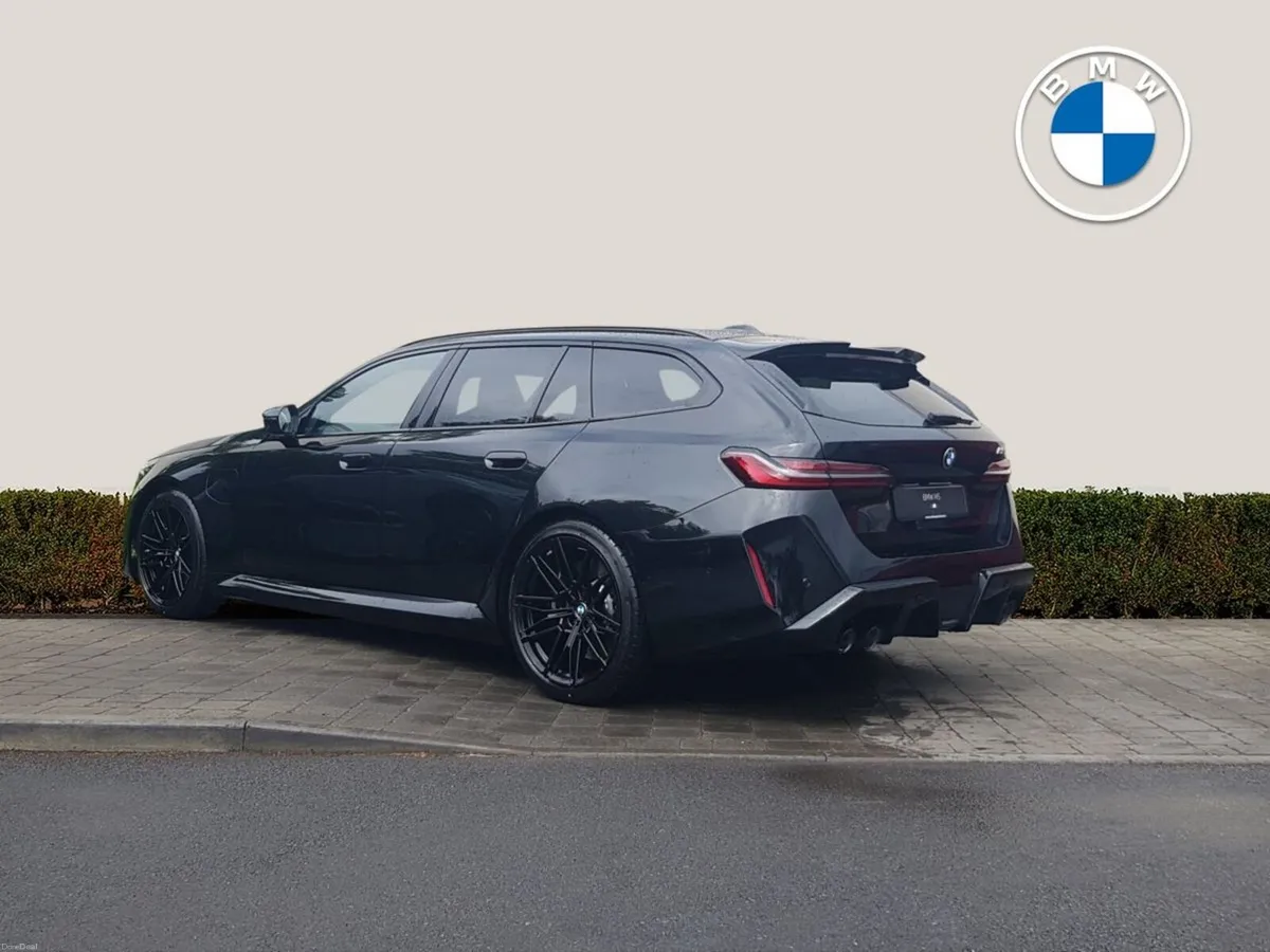 BMW M5 Touring - Image 2