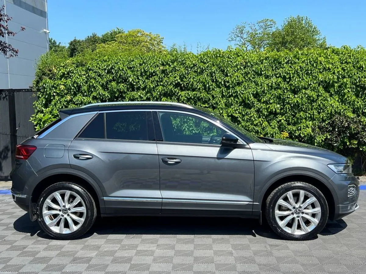 Volkswagen T-Roc SPORT 2.0 TDI AUTO // VERY LOW MI - Image 2
