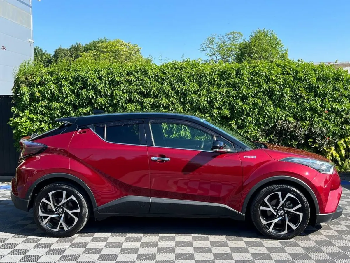 Toyota C-HR 1.8 HYBRID AUTO // HEATED HALF LEATHER - Image 2