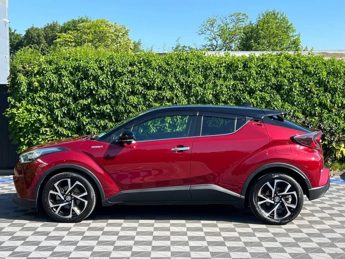 Toyota C-HR 1.8 HYBRID AUTO // HEATED HALF LEATHER - Image 3