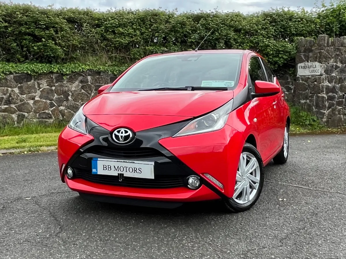 Toyota Aygo 1.0 VVT-i x-play+ - Image 1