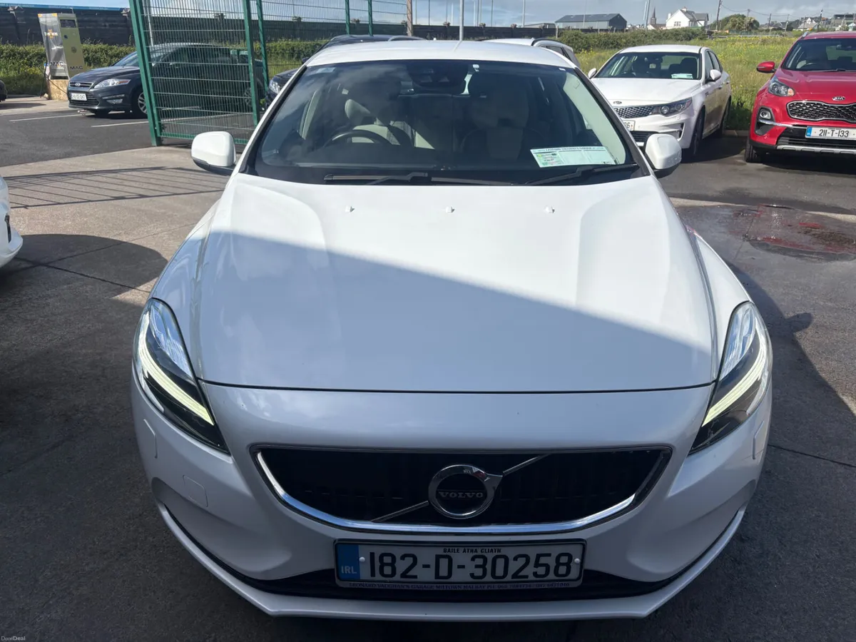 Volvo V40 2018 - Image 2