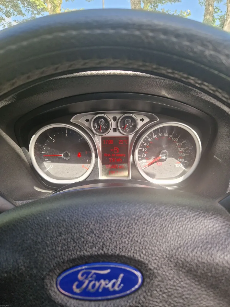 Ford Focus 2011 - Image 2