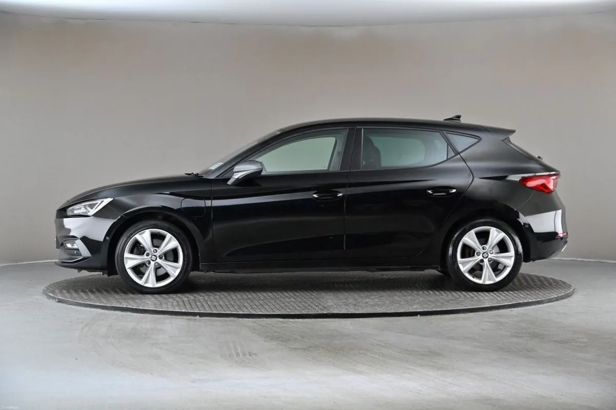 SEAT Leon 1.4 FR E-HYBRID DSG 204BHP HALF LEATHER* - Image 5