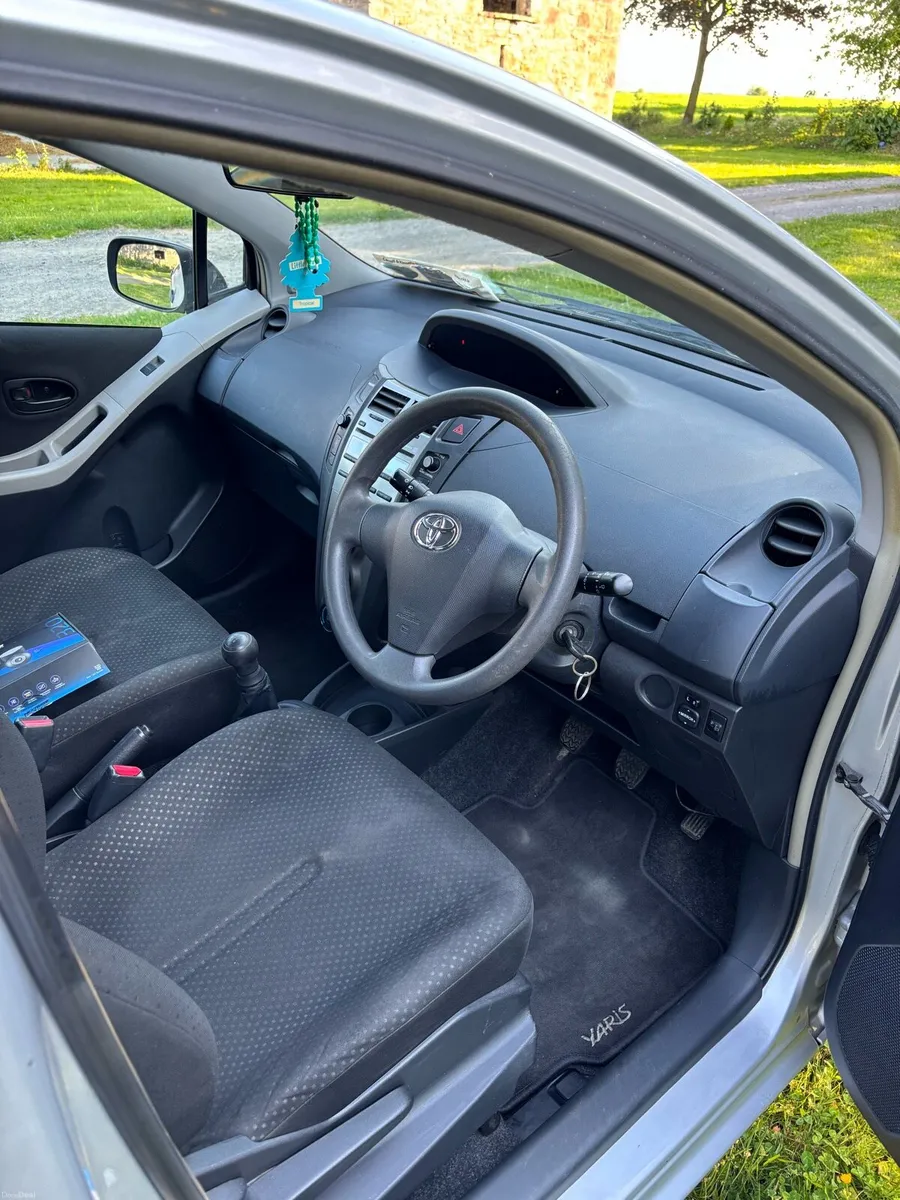2011 Toyota Yaris - Image 3