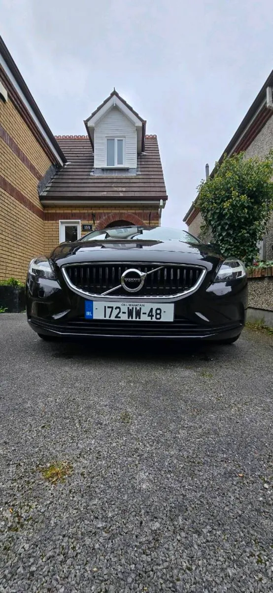 Volvo V40 - Image 1