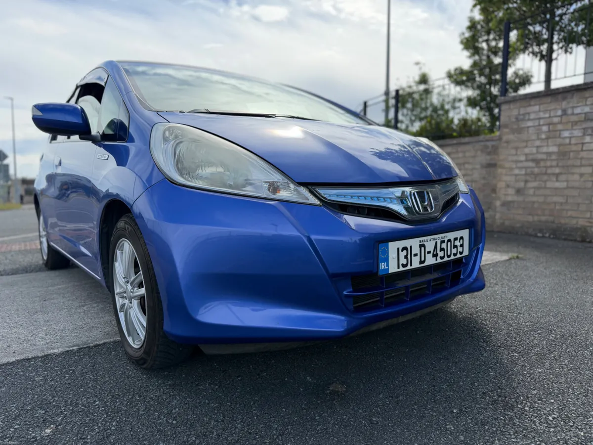 131 Honda Fit 1.3 Petrol Hybrid Fresh Import & NCT - Image 1