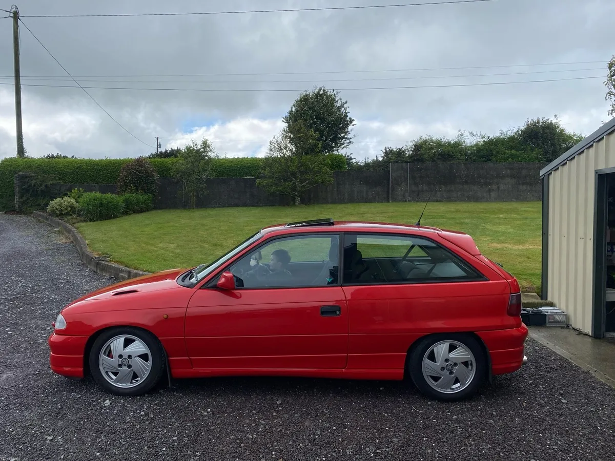 Vauxhall Astra GSI - Image 2