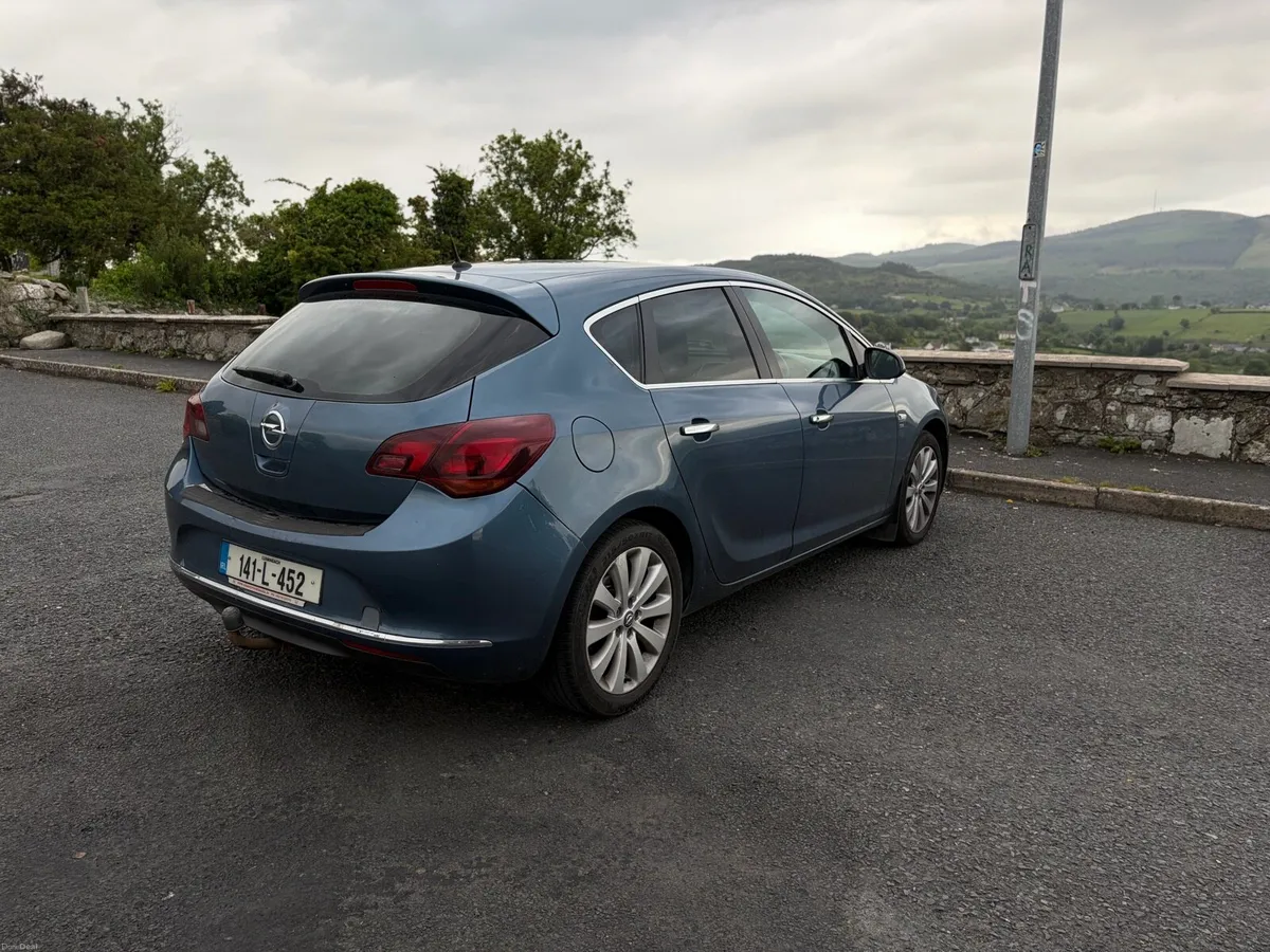 Opel Astra 2024 1.3 Diesel - Image 5
