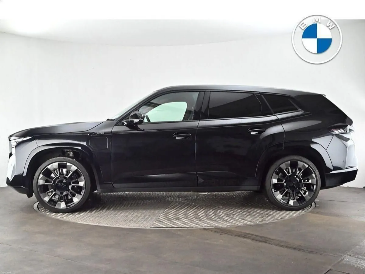 BMW XM 50e - Image 3