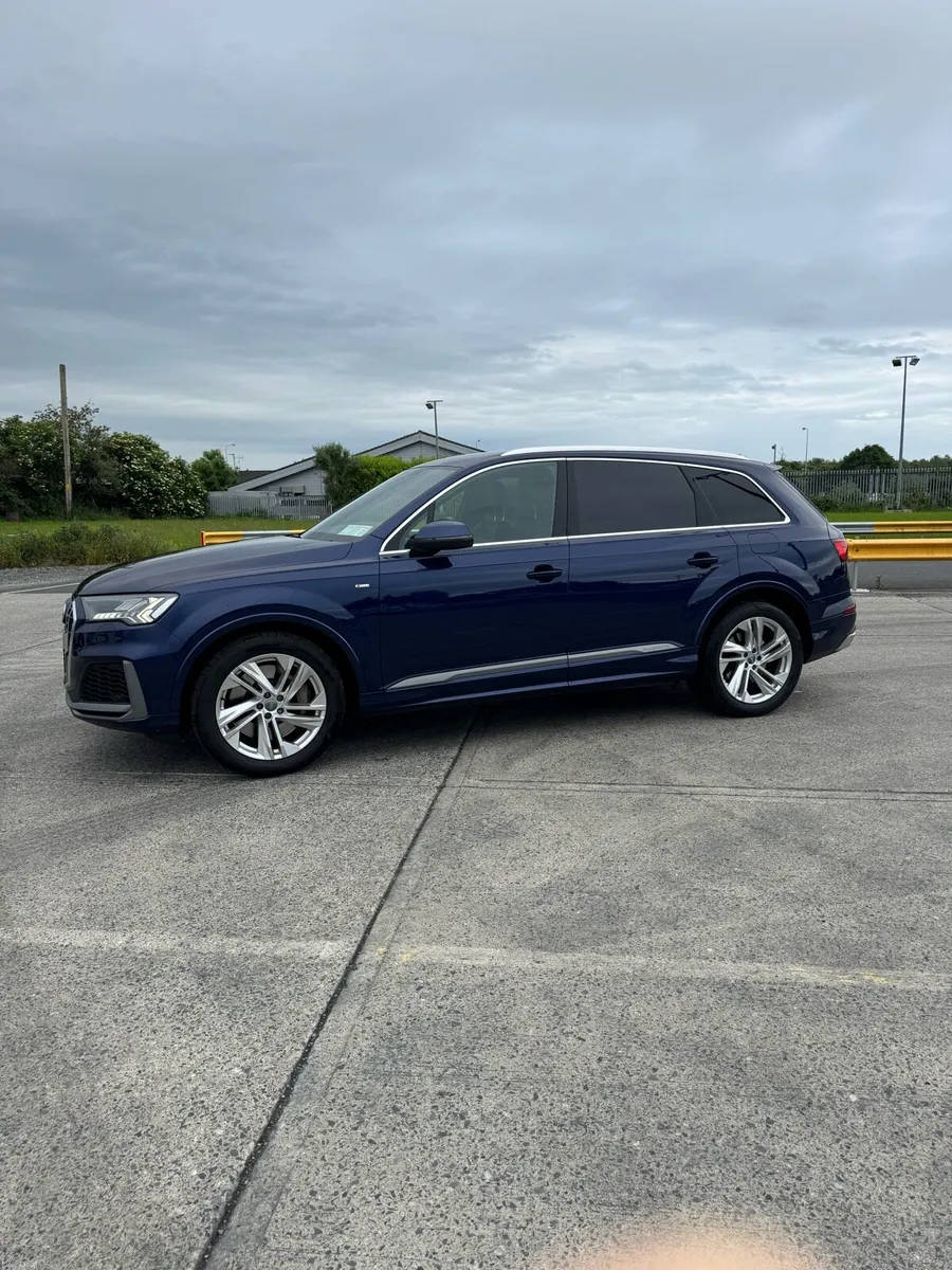 Audi Q7 55 TFSI e Quattro S Line - Image 3