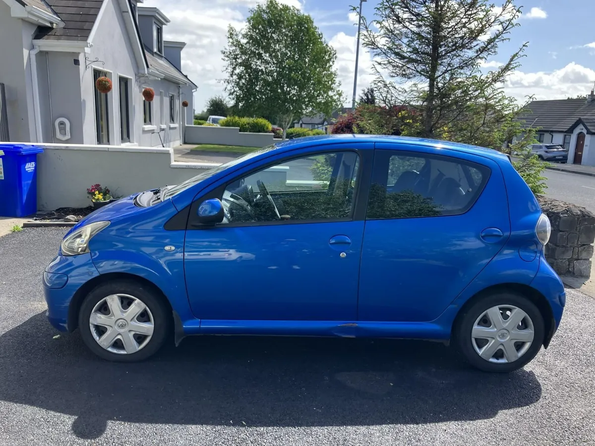 Toyota Aygo 2011 - Image 2