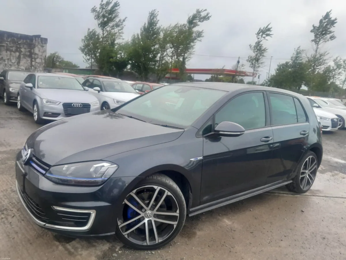Volkswagen Golf 1.4L  Automatic Petrol Hybrid Plug - Image 3