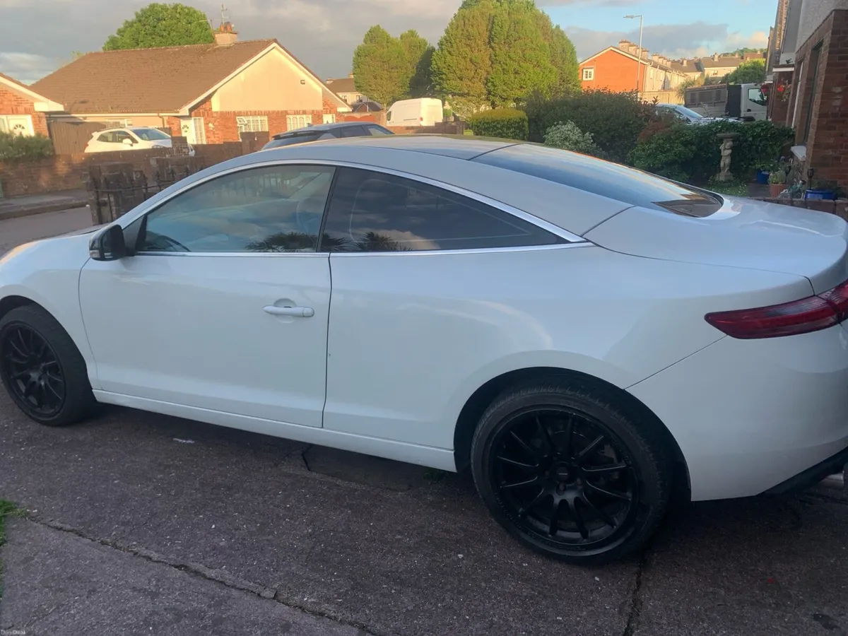 2011 laguna coupe white spotless best offer takes - Image 2