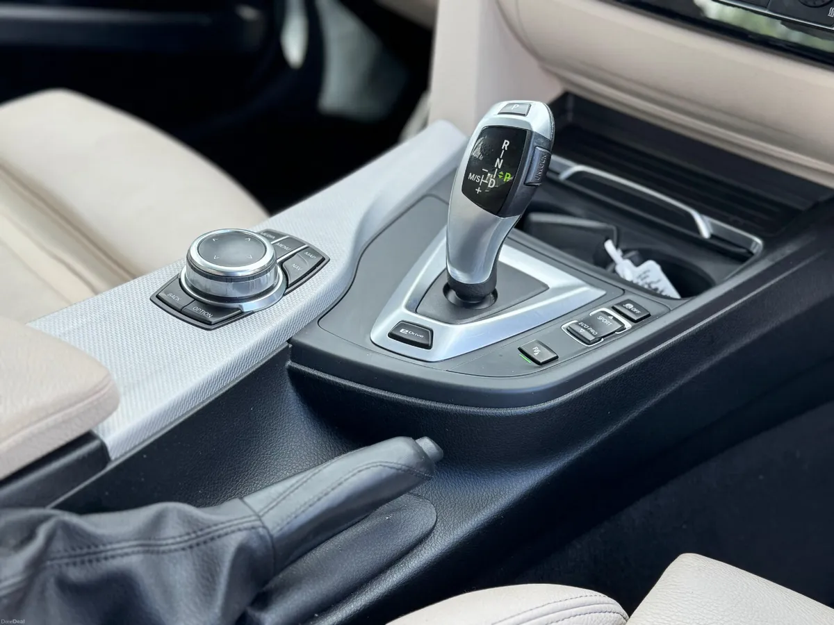 BMW 3-Series 330e M SPORT 2018 LOW KMS - Image 3