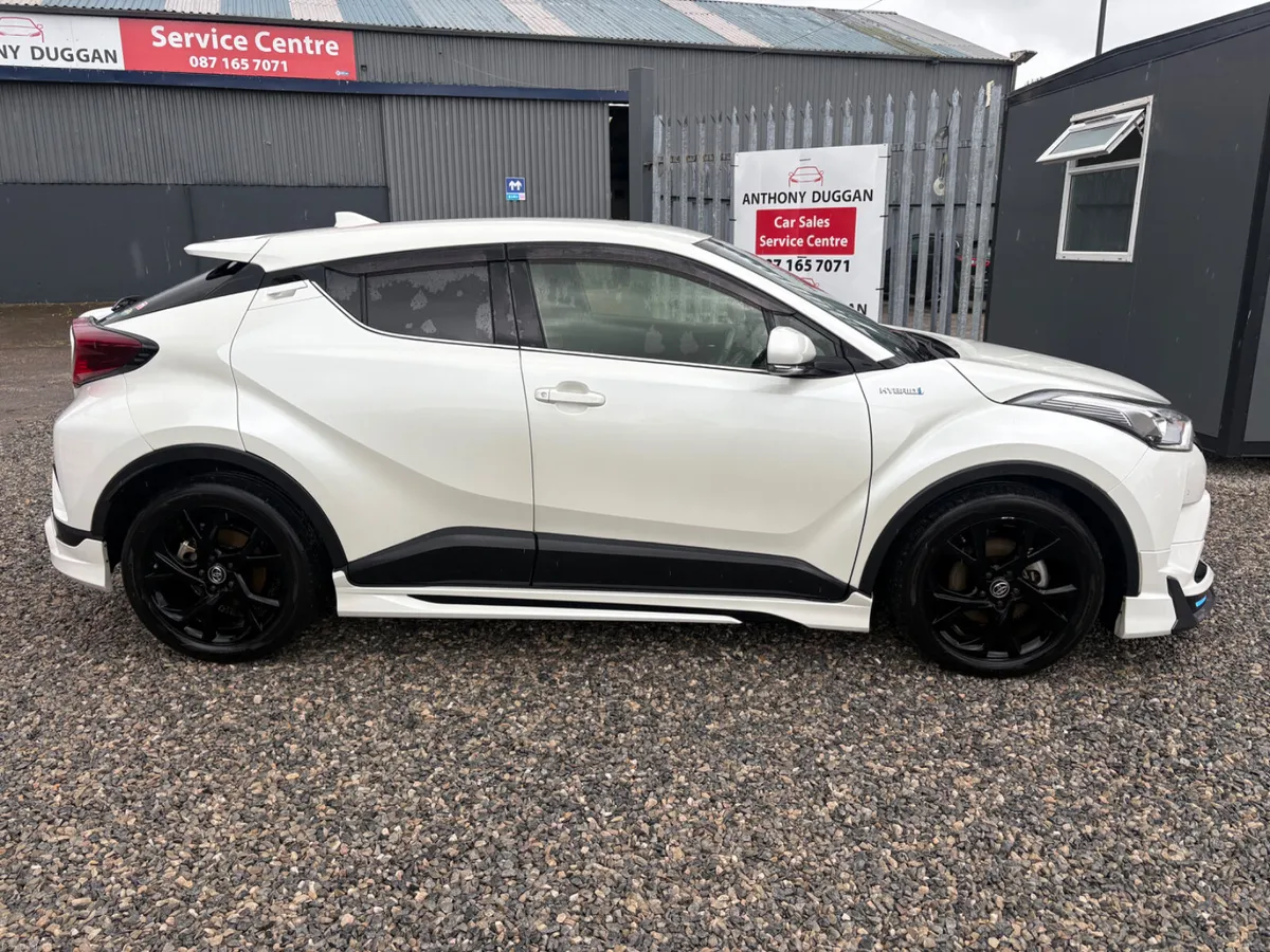 2019 Toyota C-hr Nero Edition 1.8 hybrid - Image 2