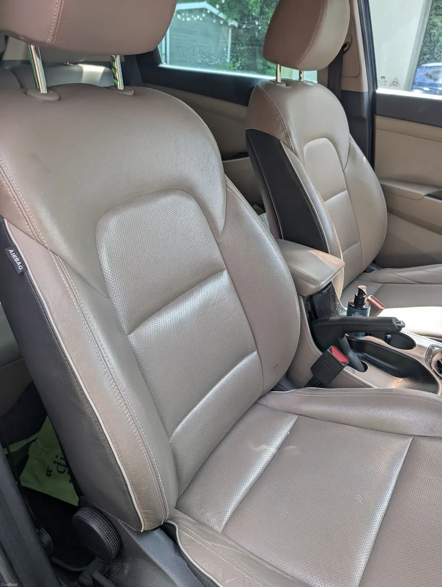 Hyundai Tucson Executive 2019-Leather heated seats - Image 5