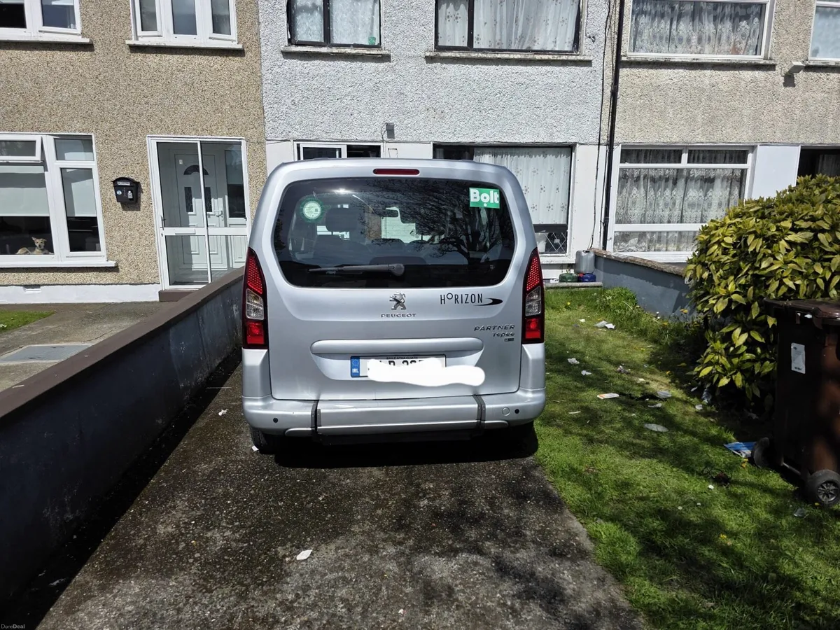 2013 Peugeot Partner Tepee - Auto 5-Seater Taxi - Image 2