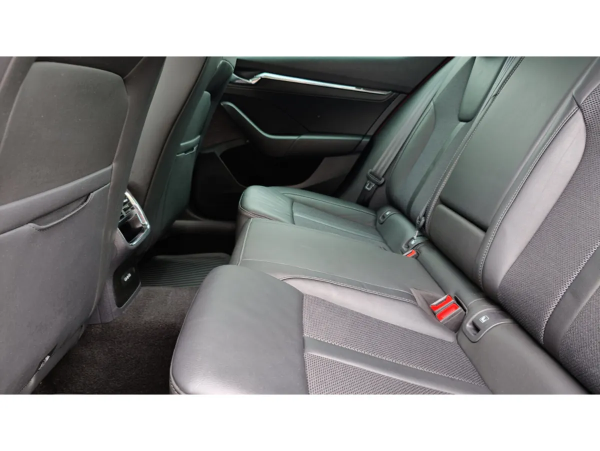 Skoda Octavia EDITION 30 2.0 TDI 115 BHP- HEATED S - Image 3
