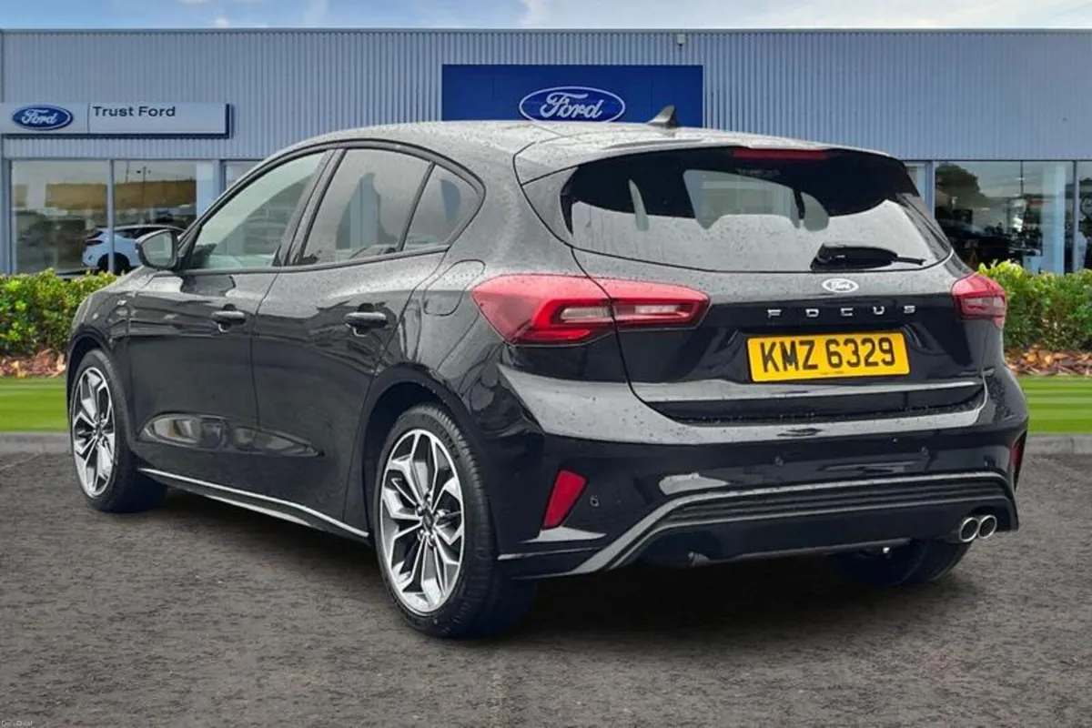 Ford Focus 1.0T EcoBoost MHEV ST-Line X Hatchback - Image 2
