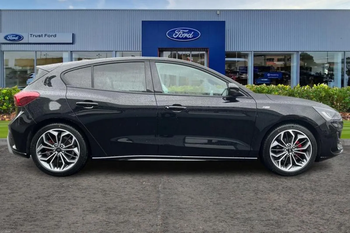 Ford Focus 1.0T EcoBoost MHEV ST-Line X Hatchback - Image 3