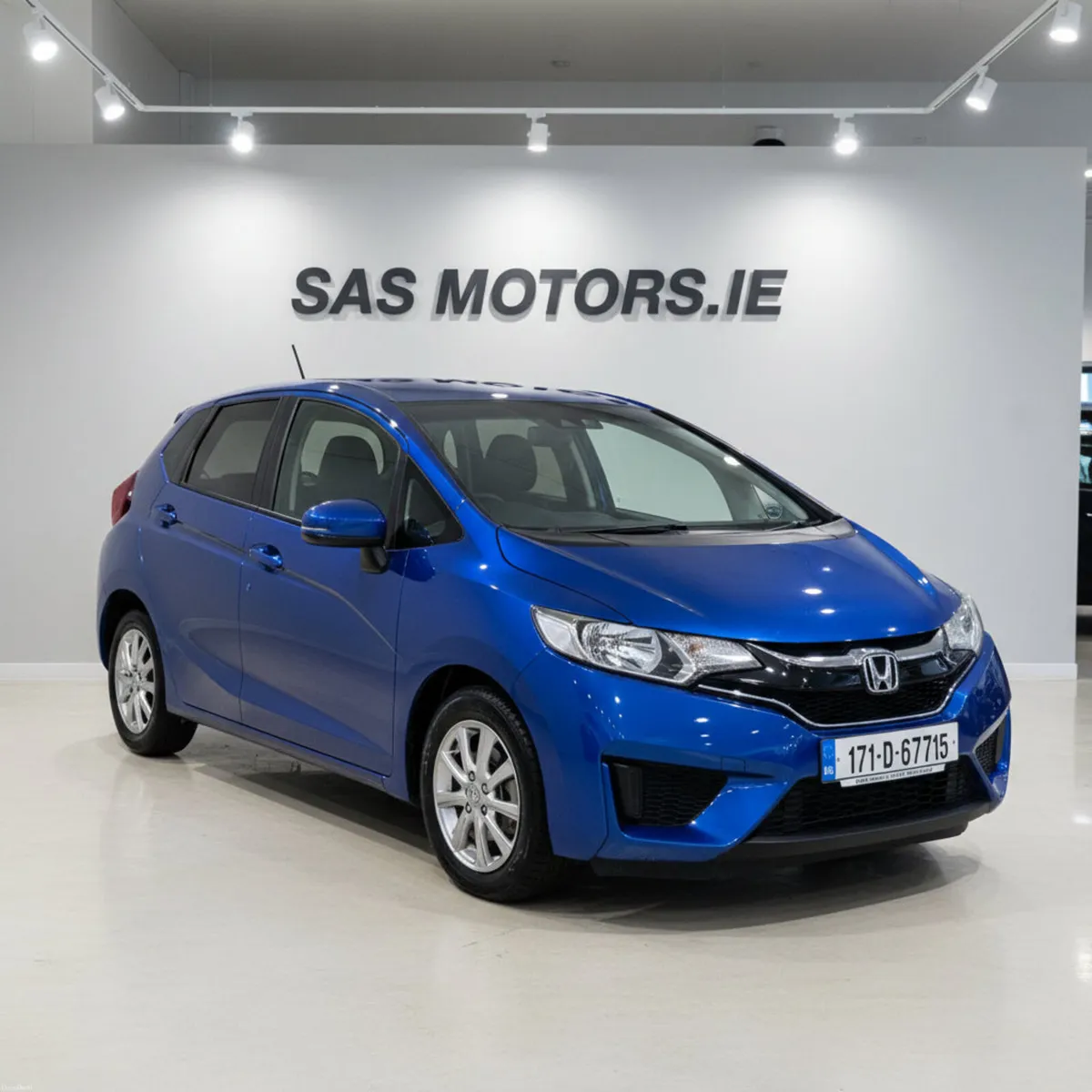 Honda Fit 2017 Hybrid Automatic Low Miles - Image 1