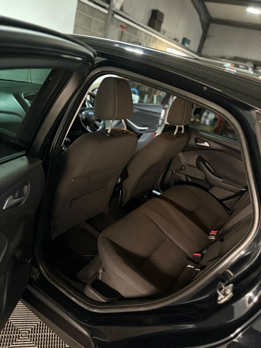 Ford Focus 2014 - Image 2