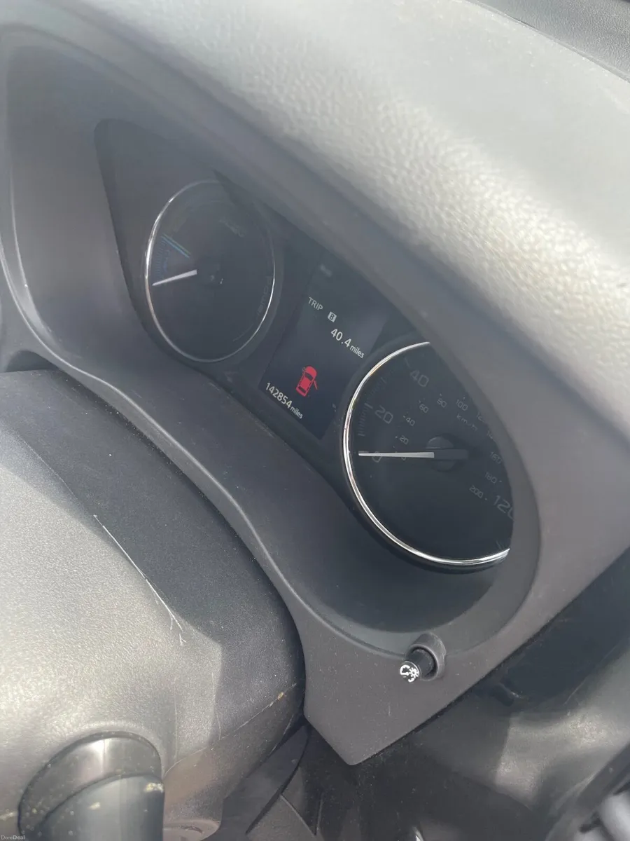 Mitsubishi Outlander PHEV- New NCT - Image 3