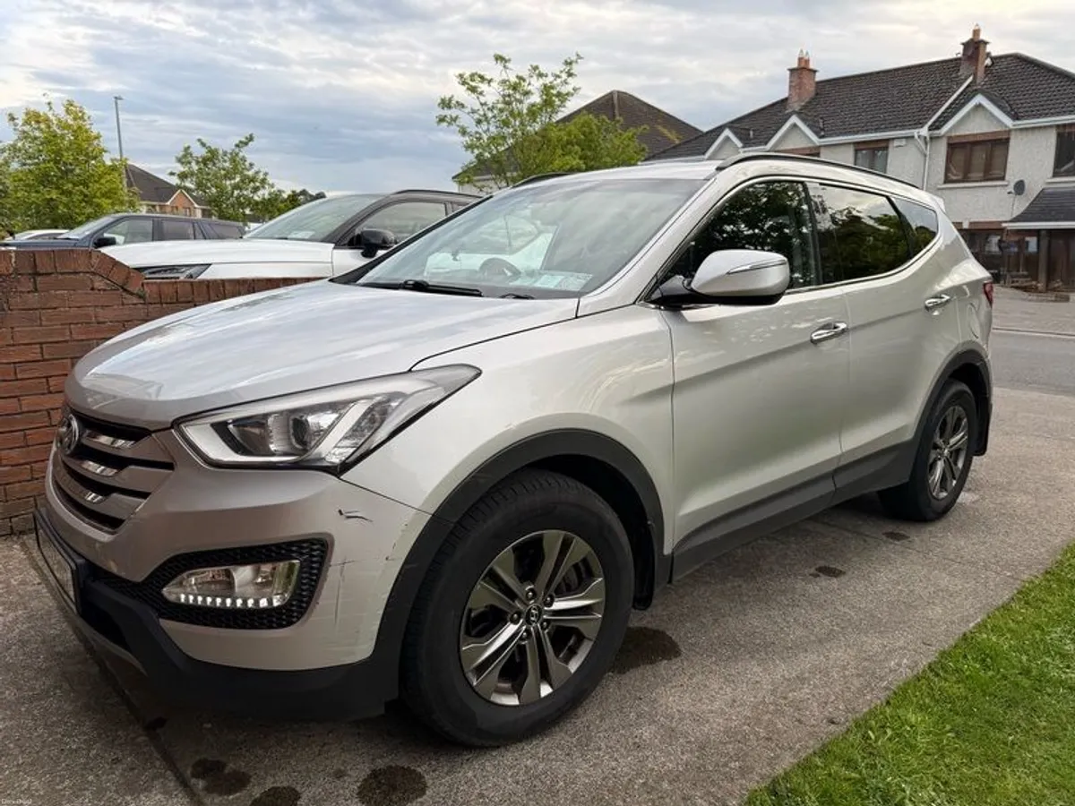 2014 Hyundai Santa Fe - Image 2