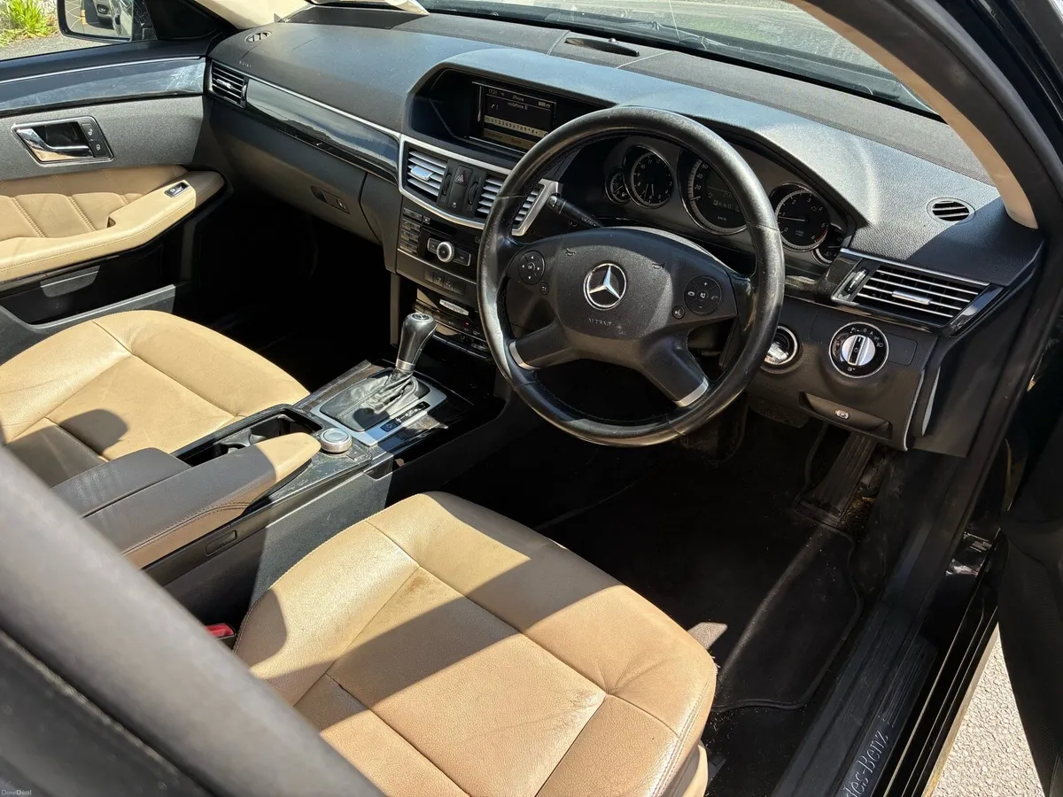 Mercedes E220 Automatic - Image 4