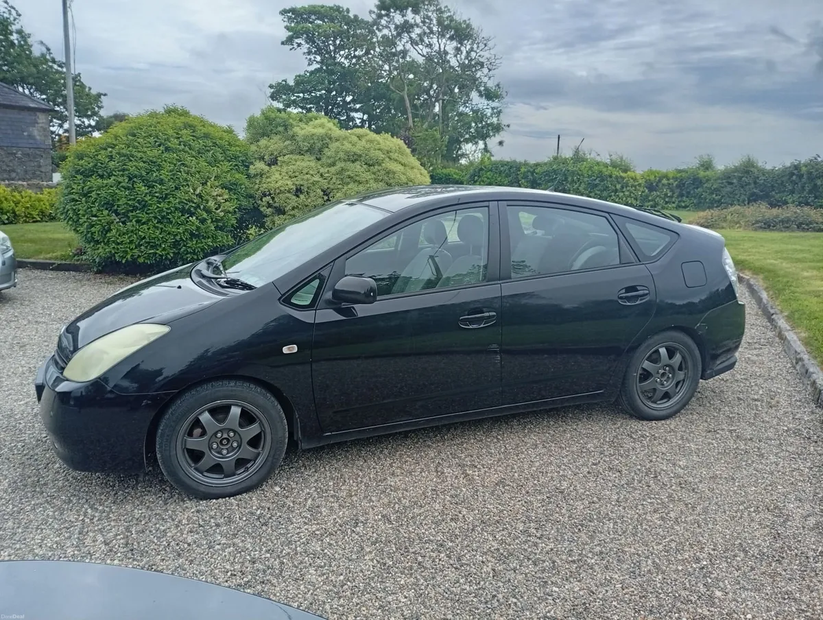 Toyota Prius 2005 - Image 2