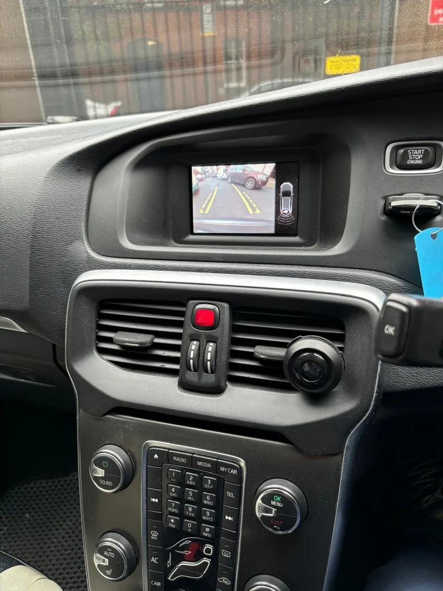 Volvo V40 2013 - Image 1