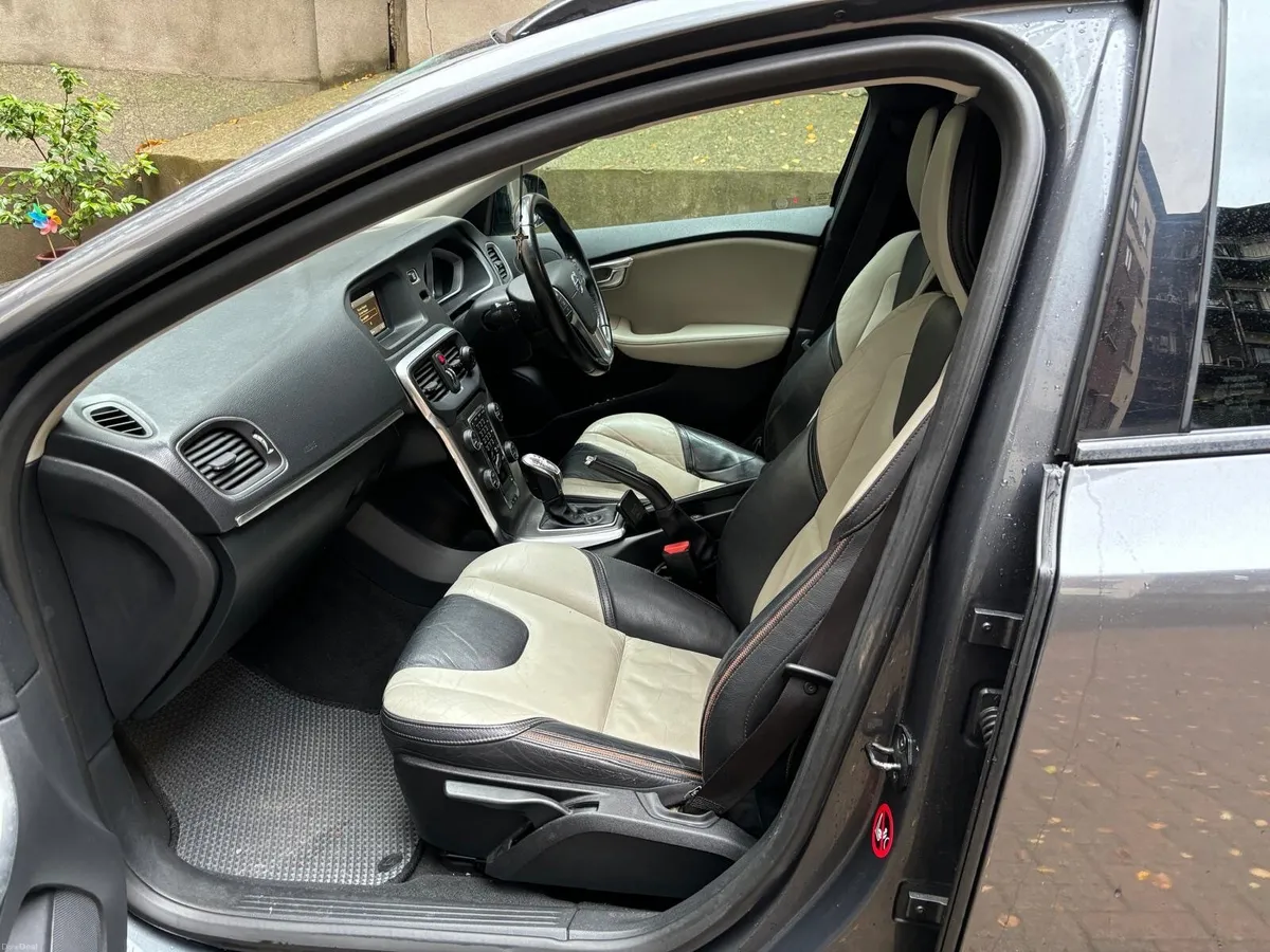 Volvo V40 2013 - Image 5