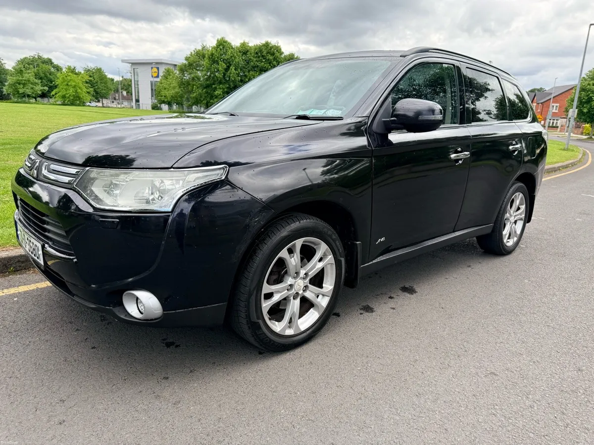 2013 Mitsubishi Outlander GX4 4WD – 7 Seater - Image 3