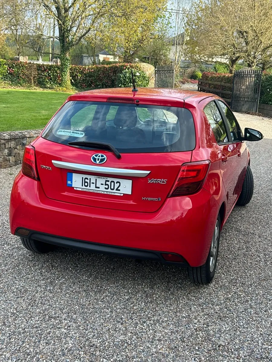 Toyota Yaris Hybrid 2016 - Image 3