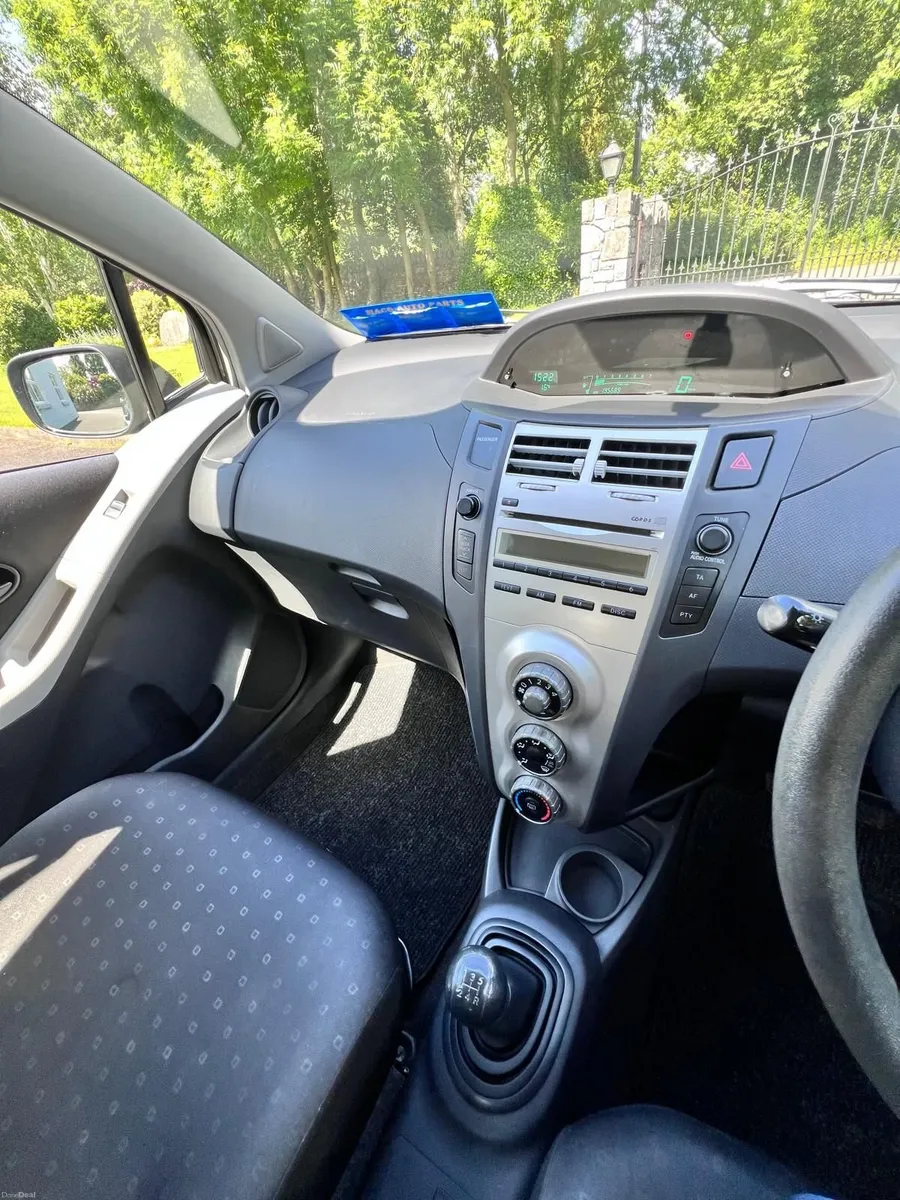 Toyota Yaris 1.0 L petrol manual - Image 2