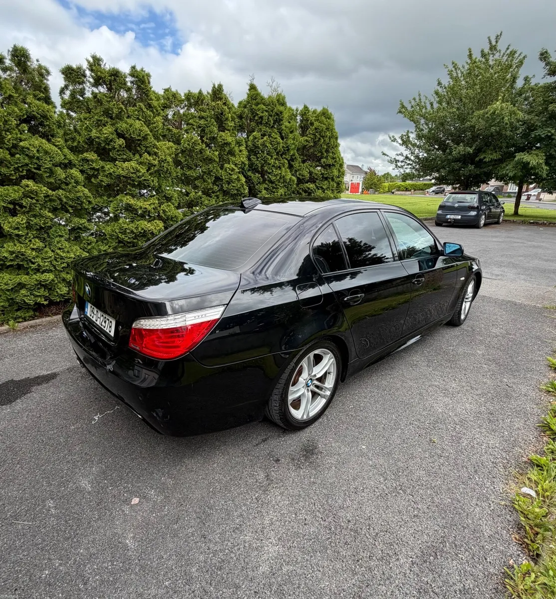 BMW 5-Series 2009 - Image 6