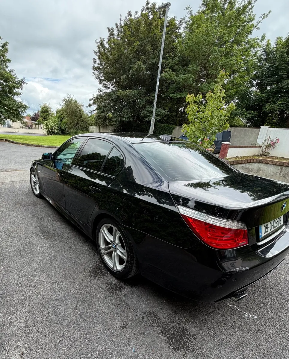 BMW 5-Series 2009 - Image 3