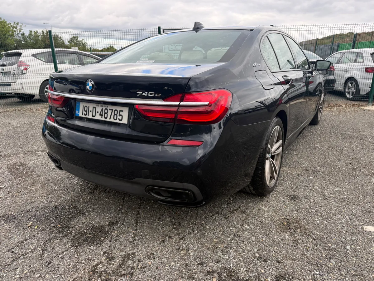 BMW 7-Series 2019 - Image 2