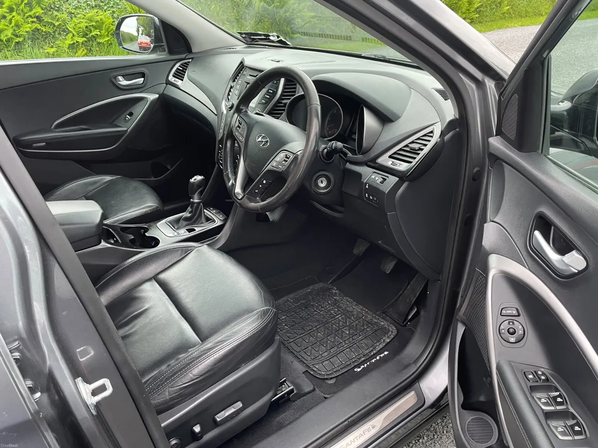 Hyundai Santa Fe 2015 2.2 diesel 7 seater 4x4 - Image 4