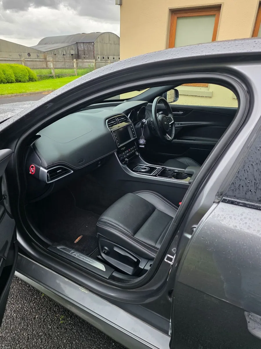 Jaguar XE 2017 - Image 3
