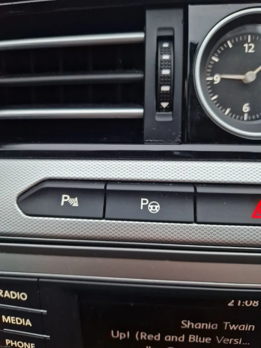 Volkswagen Passat 2016 - Image 2