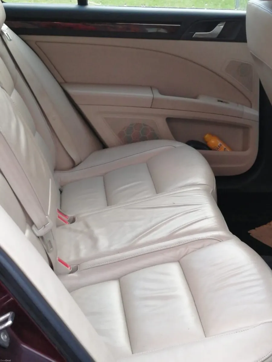Skoda Superb 2010 - Image 1